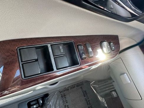 Used 2012 Toyota Camry XLE w/ Convenience Pkg image 29