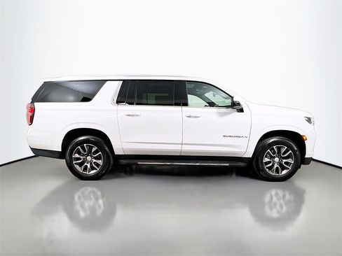 Used 2022 Chevrolet Suburban LT w/ LT Signature Plus Package image 8