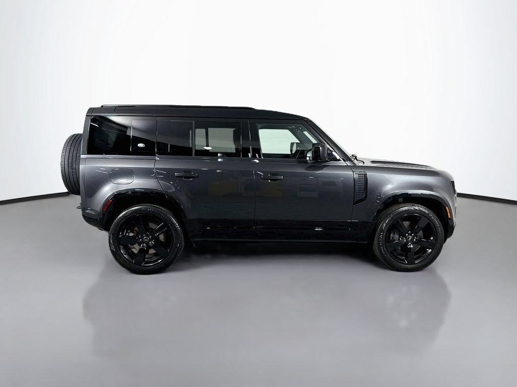 Used 2023 Land Rover Defender 110 X-Dynamic SE AWD/4WD image 4