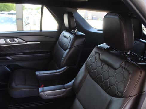 Used 2025 Ford Explorer Platinum w/ LUX Leather Package AWD/4WD image 36