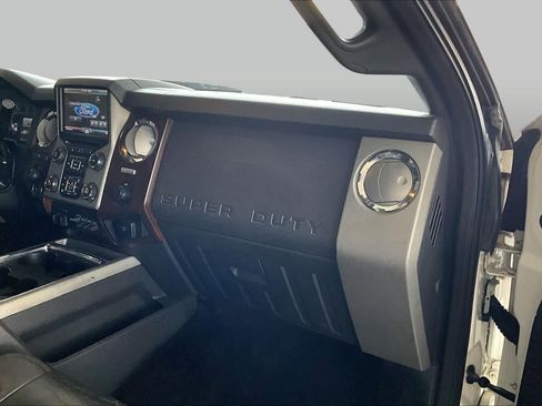Used 2014 Ford F250 Lariat w/ Lariat Interior Package AWD/4WD image 17