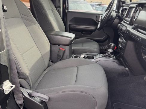 Used 2019 Jeep Wrangler Sport image 12