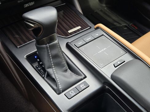 Used 2019 Lexus ES 300h w/ Accessory Package 2 FWD image 20
