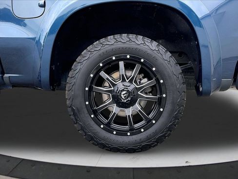 Used 2021 Chevrolet Silverado 1500 Custom AWD/4WD image 33
