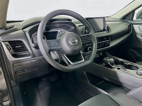 Used 2024 Nissan Rogue S image 9