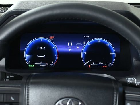 Used 2025 Toyota 4Runner Platinum AWD/4WD image 19