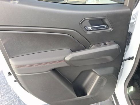 Used 2025 Chevrolet Colorado Z71 AWD/4WD image 9
