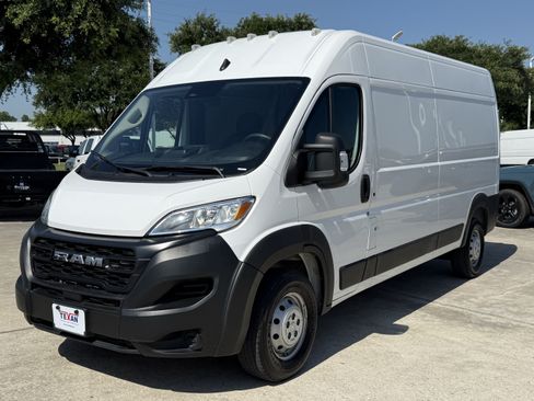 Used 2023 RAM ProMaster 2500 FWD image 9