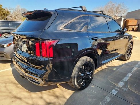 Certified 2022 Kia Sorento SX image 4
