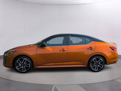 Used 2025 Nissan Sentra SR FWD image 2