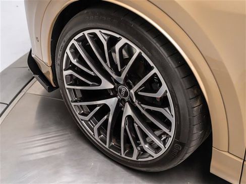 Used 2024 Audi SQ8 Prestige AWD/4WD image 12
