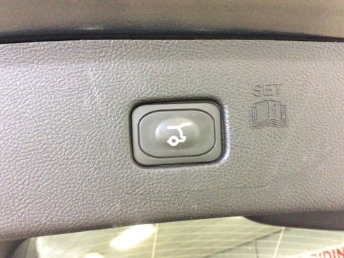 Used 2024 Ford Edge SEL w/ Convenience Package image 7