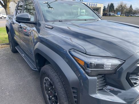 Used 2025 Toyota Tacoma TRD Off-Road w/ TRD Off Road Premium Package image 3