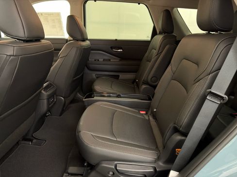 New 2026 Nissan Pathfinder SL w/ SL Premium Package FWD image 16