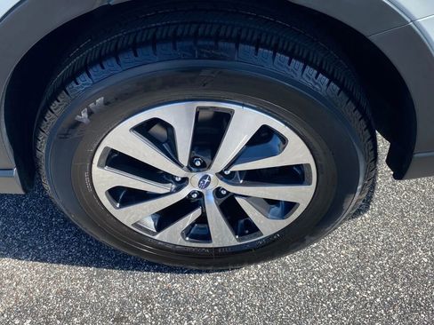 Used 2021 Subaru Outback Premium image 9