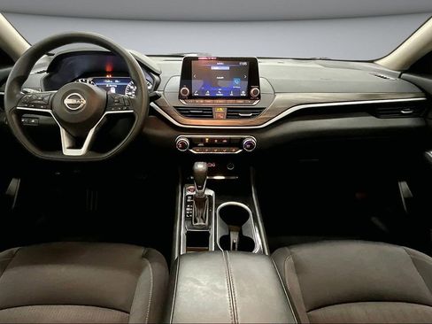 Used 2024 Nissan Altima 2.5 SV FWD image 7
