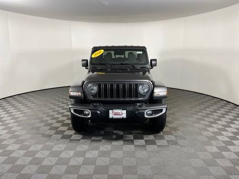 Used 2026 Jeep Gladiator Sport image 2