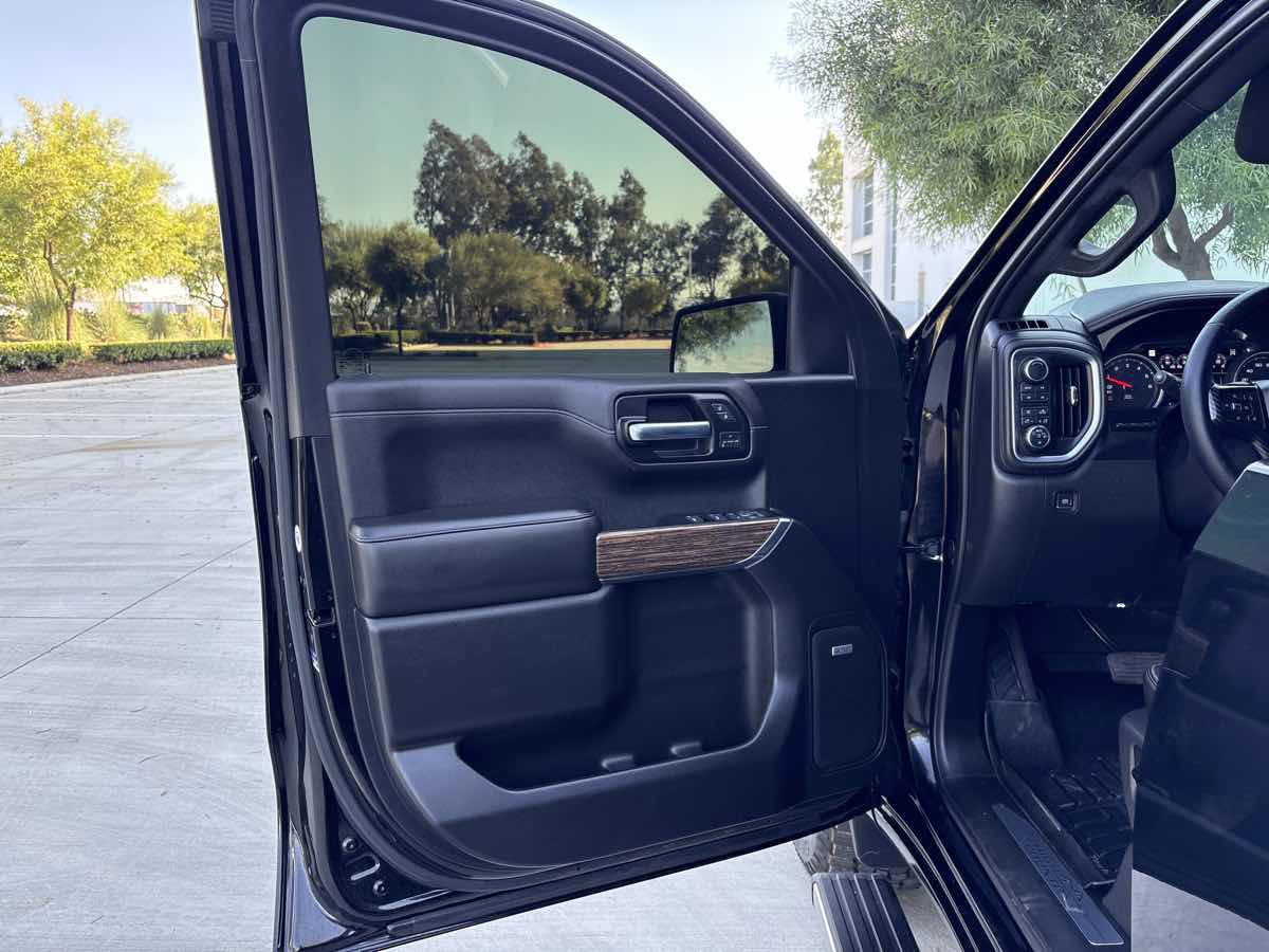 Used 2019 Chevrolet Silverado 1500 High Country w/ Technology Package AWD/4WD image 17
