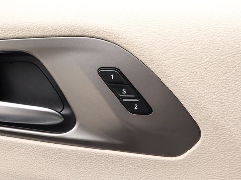 Used 2022 Chrysler Pacifica Touring-L image 15