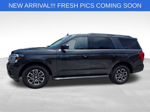 Used 2023 Ford Expedition XLT RWD image 3