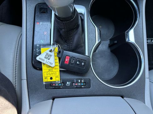 Used 2015 Toyota Highlander Limited image 35