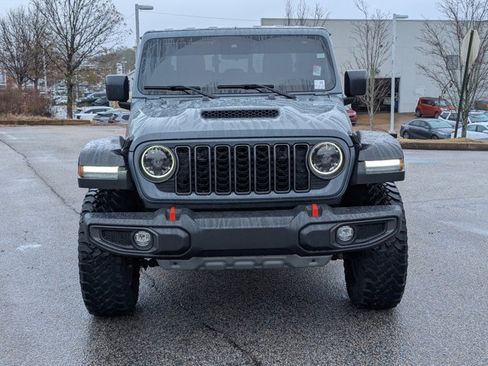 Used 2024 Jeep Gladiator Mojave w/ Convenience Group AWD/4WD image 4