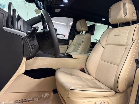 Used 2024 Cadillac Escalade ESV Premium Luxury AWD/4WD image 5