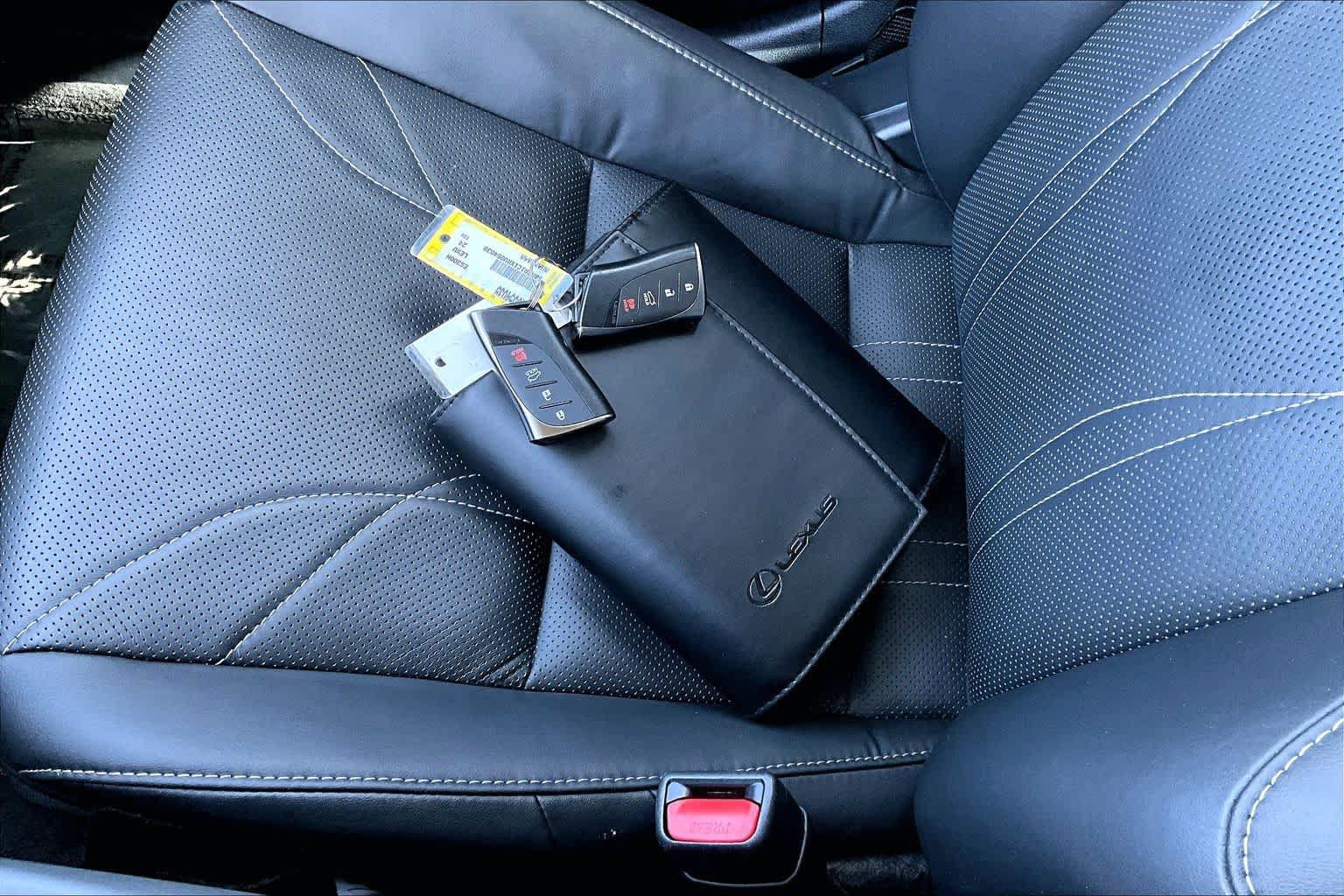 Used 2024 Lexus ES 300h w/ Luxury Package FWD image 14