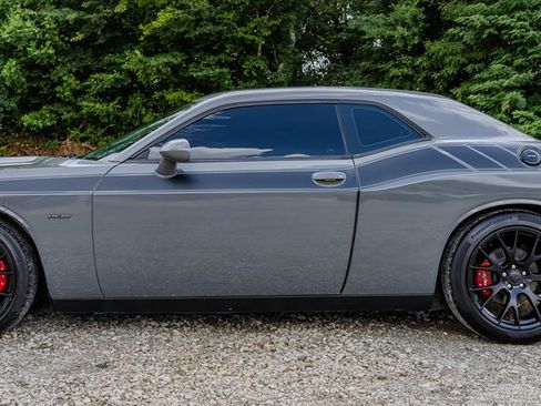 Used 2019 Dodge Challenger R/T RWD image 2