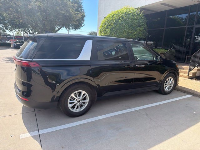 Used 2022 Kia Carnival LX FWD image 2