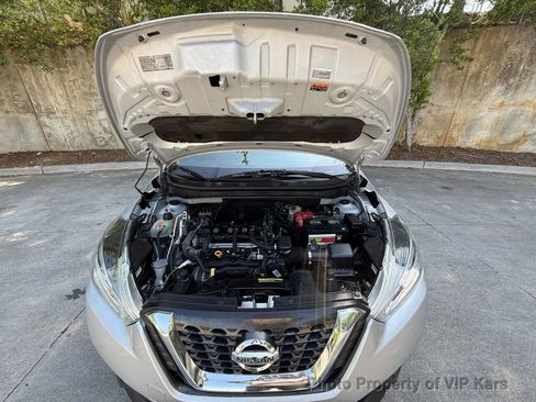 Used 2019 Nissan Kicks S image 18