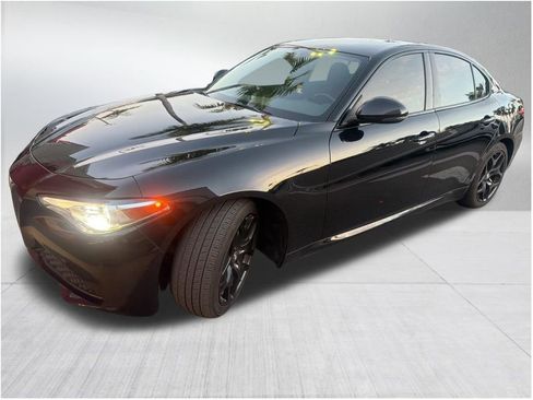 Used 2021 Alfa Romeo Giulia Sprint w/ Nero Edizione image 4