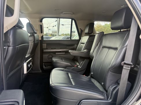 Used 2024 Ford Expedition XLT image 15