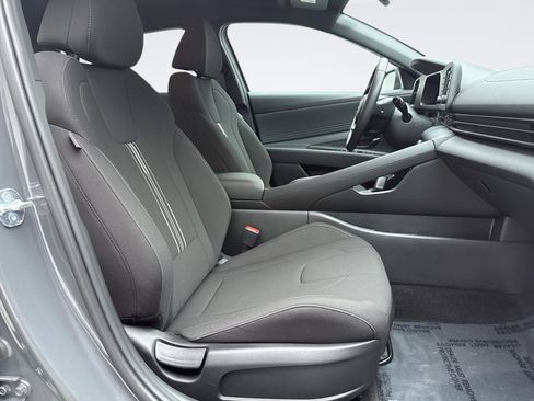 Used 2025 Hyundai Elantra Sport image 17