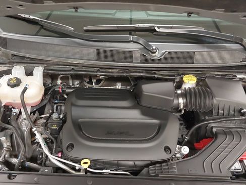 Used 2025 Chrysler Pacifica Select image 30