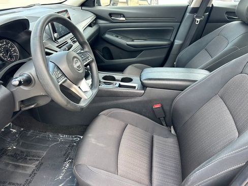 Used 2025 Nissan Altima 2.5 SV FWD image 11