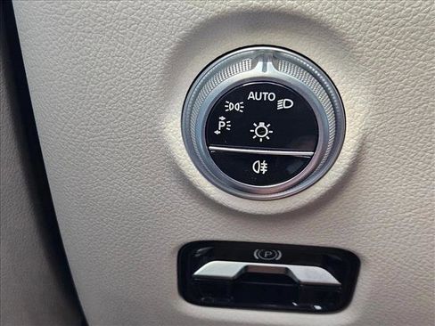 Certified 2025 Mercedes-Benz C 300 Sedan image 17