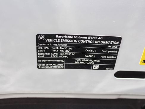 Used 2025 BMW 740i w/ Premium Package image 35