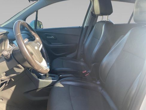 Used 2019 Chevrolet Trax LT w/ LT Convenience Package image 8