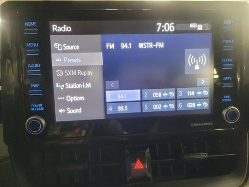 Used 2022 Toyota Corolla LE FWD image 25