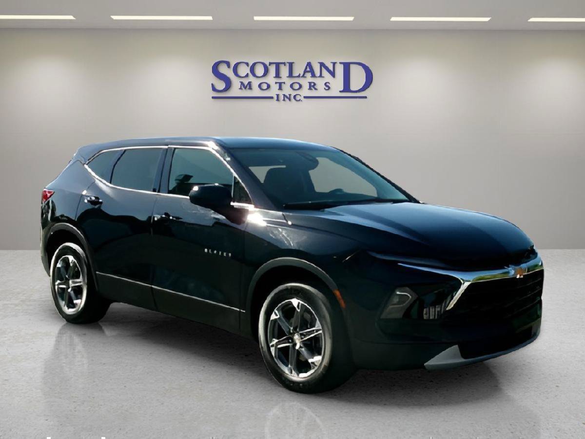 Used 2025 Chevrolet Blazer LT FWD image 4