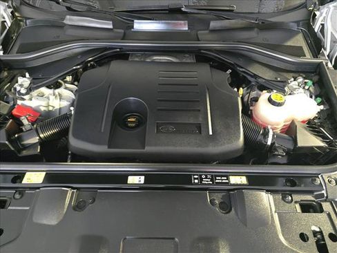 Used 2025 Land Rover Range Rover SE AWD/4WD image 30