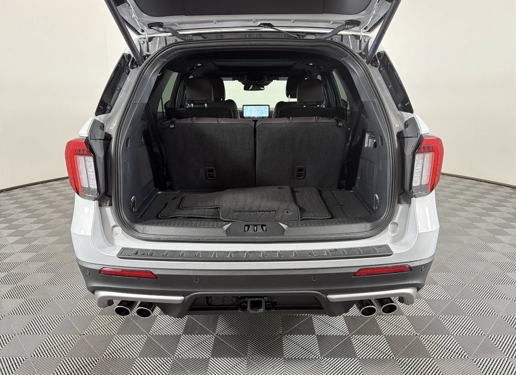 Used 2025 Ford Explorer Platinum w/ Ultimate Package AWD/4WD image 27
