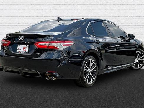 Used 2019 Toyota Camry SE FWD image 6