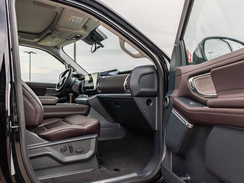 New 2026 Ford Expedition Platinum w/ Platinum Ultimate Package AWD/4WD image 8
