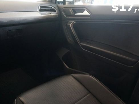 Certified 2021 Volkswagen Tiguan SE image 36