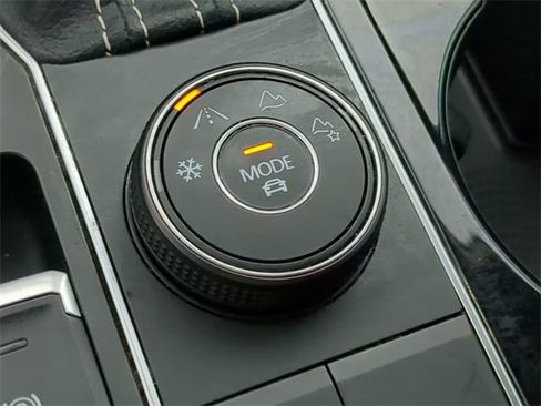 Certified 2022 Volkswagen Atlas SEL image 29