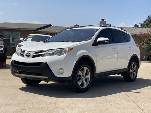 Used 2015 Toyota RAV4 XLE FWD image 2