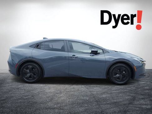 Used 2025 Toyota Prius LE FWD image 2