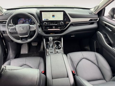 New 2025 Toyota Highlander Limited image 10